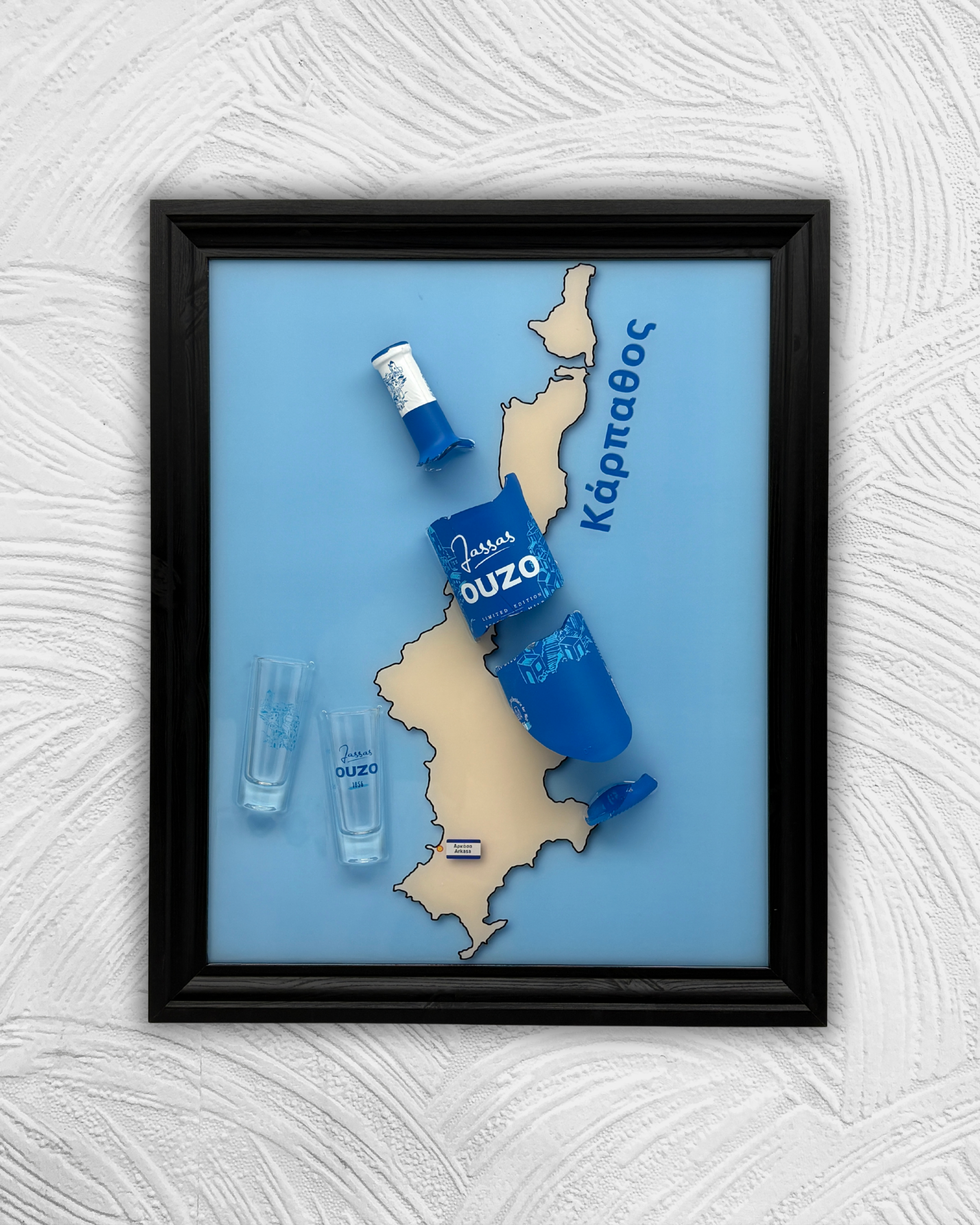 Handgefertigte Glaskunst mit Ouzo-Flasche als Erinnerung an Griechenland